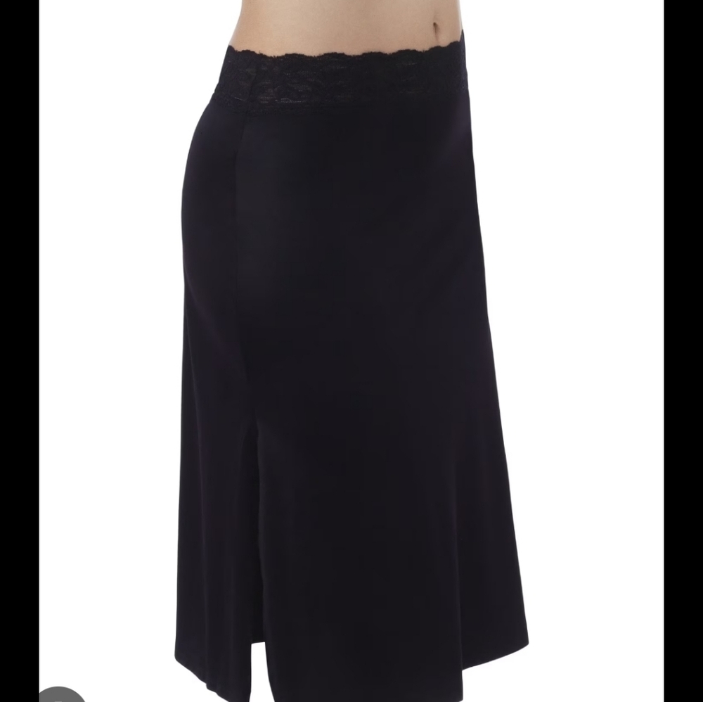 Vassarette Black Slip 24in NWOT
